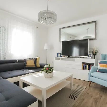 Apartments Dino Formenti Apartment Skradin